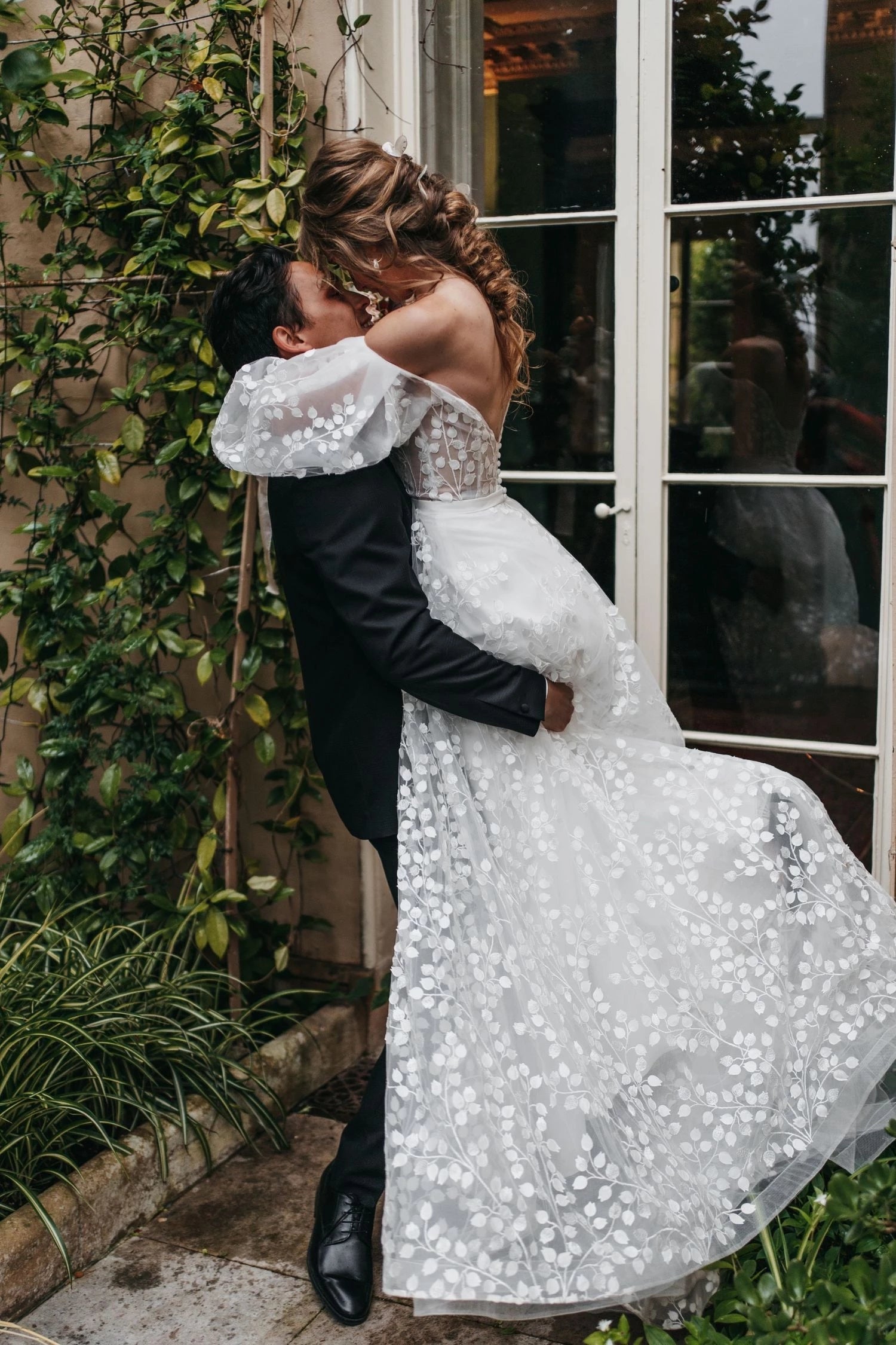 Leaf Lace Romantic Wedding Dresses Off Shoulder Noivas ZW722 TANYA BRIDAL Leaf Lace Romantic Wedding Dresses Off Shoulder Noivas ZW722 TANYA BRIDAL