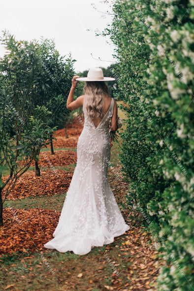Elegant Spaghetti Straps Wedding Dress Sexy Lace Up Backless Robe De Mariée Romantic Square Collar Tulle Bridal Gowns
