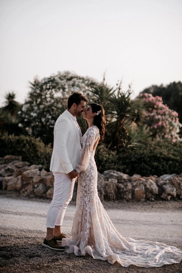 Luxury Wedding Dresses Long Sleeve Open Back Boho Bridal Gowns ZW685