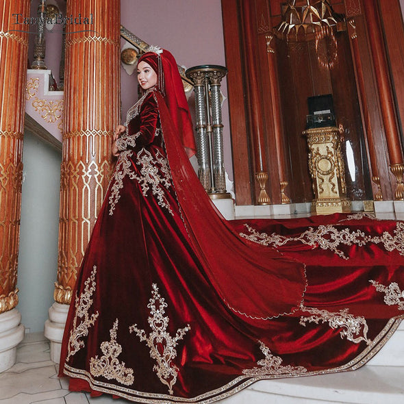 Red Muslim Wedding Dresses Long Sleeve Lace Appliques Luxury Bridal Gowns DW230