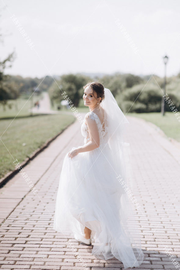 Sparkly Lace Tulle Wedding Dresses V-Neck A Line Bohemian Bridal Gowns Sequins Beads Vestido de noivas DW356