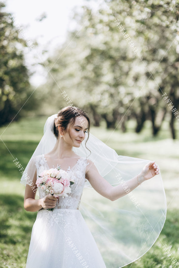 Sparkly Lace Tulle Wedding Dresses V-Neck A Line Bohemian Bridal Gowns Sequins Beads Vestido de noivas DW356