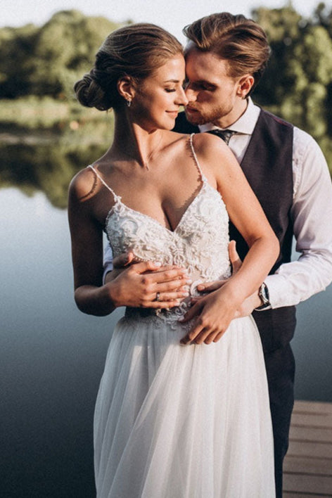 V-Neck Bohemian Beach Wedding Dresses Spaghetti Crystal Beaded Bridal Gowns