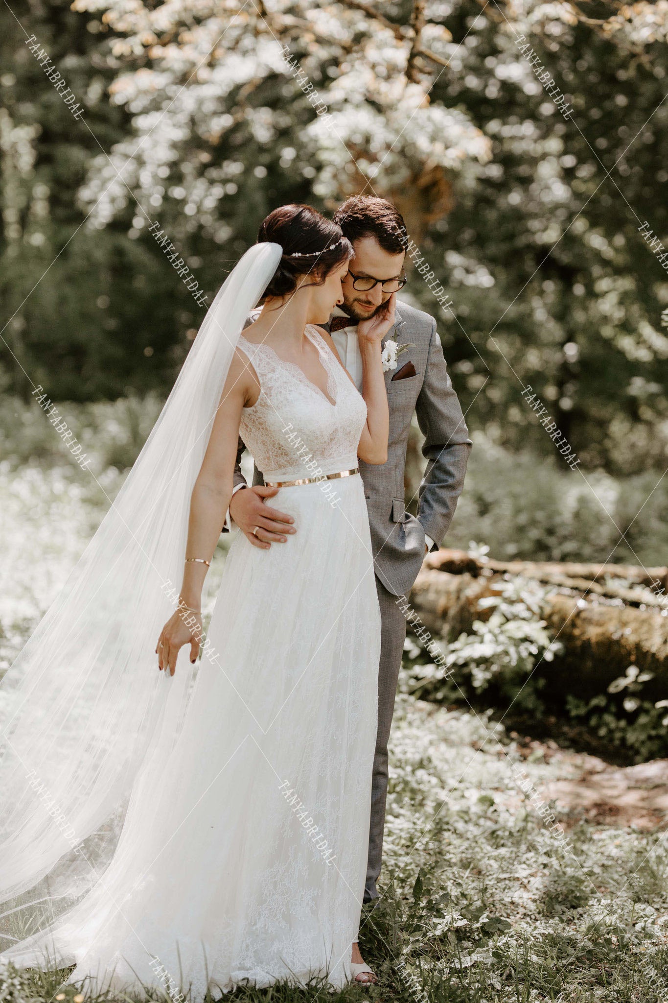 V-Neck Lace Wedding Dress A Line Bridal Gowns With Gold Belt Vestido d TANYA BRIDAL V-Neck Lace Wedding Dress A Line Bridal Gowns With Gold Belt Vestido d TANYA BRIDAL
