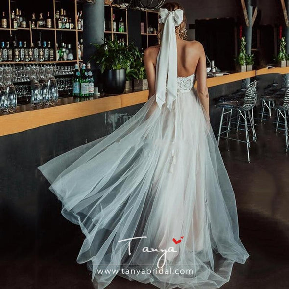 Romantic Sweetheart Sleeveless Long Wedding Dresses With Crystal Sashes Appliques Lace Backless Boho Bridal Wedding Dress