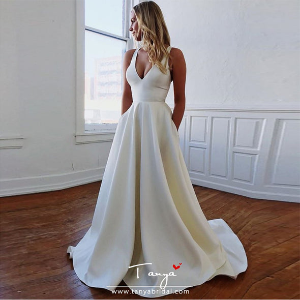 Simple V-neck Wedding Dresses Cut-out Bow Back Sleeveless Covered Button White Ivory Sexy Beach Wedding Gown Vestido De Noiva
