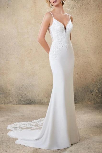 Mermaid / Trumpet Wedding Dresses V Neck Court Train